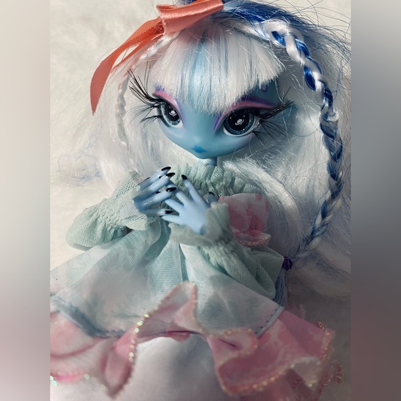 Meet your Artist, Kitty - Picture 5 of 14